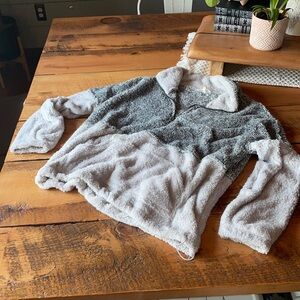 Worn once euc enter 1/4 zip super soft sweatshirt